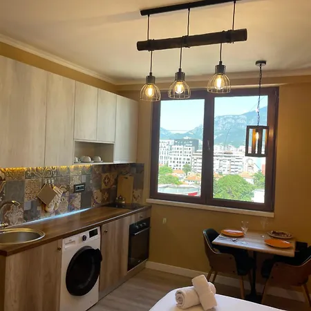 Modern Skyline Studios- Elegant In New Bazaar Apartament