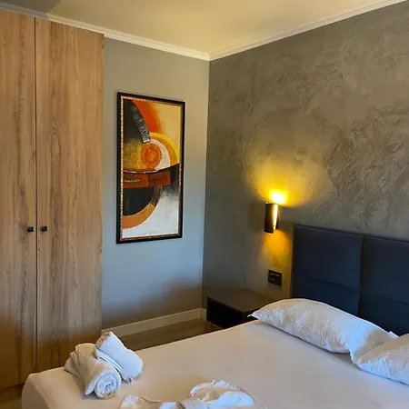 Modern Skyline Studios- Elegant In New Bazaar Apartament *