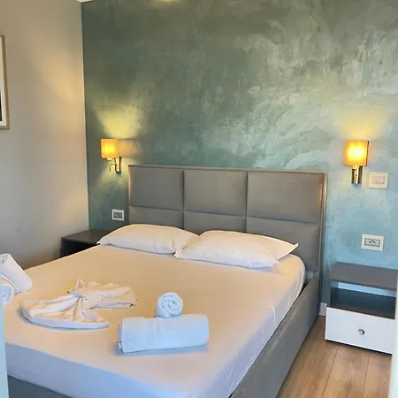 Modern Skyline Studios- Elegant In New Bazaar Apartament