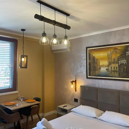 Modern Skyline Studios- Elegant In New Bazaar Apartment