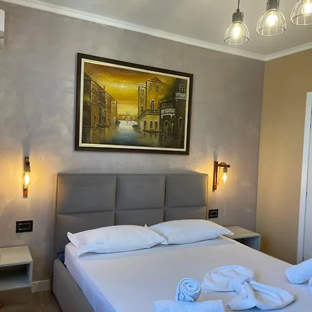 Modern Skyline Studios- Elegant In New Bazaar *