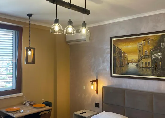 Modern Skyline Studios- Elegant In New Bazaar شقة