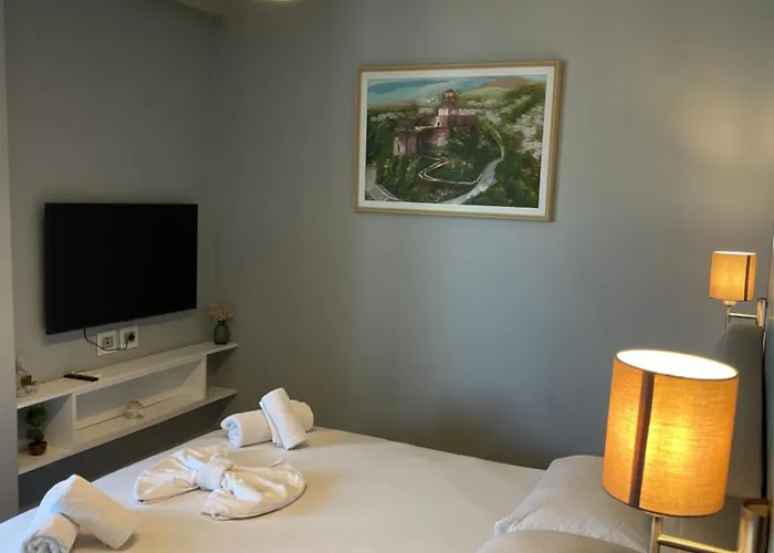 Modern Skyline Studios- Elegant In New Bazaar شقة