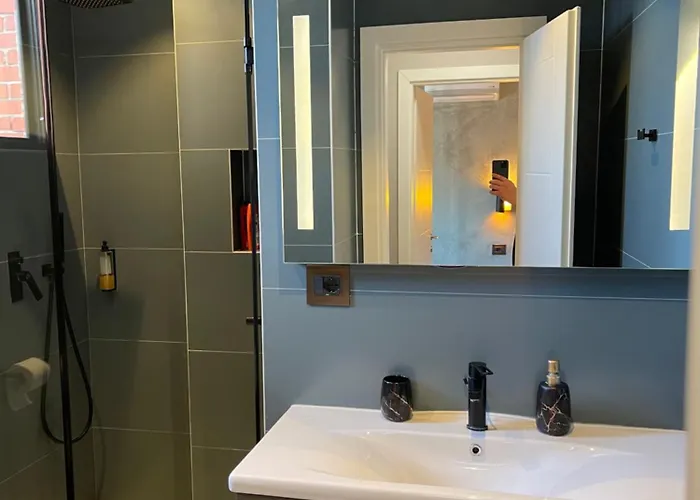 公寓 Modern Skyline Studios- Elegant In New Bazaar *