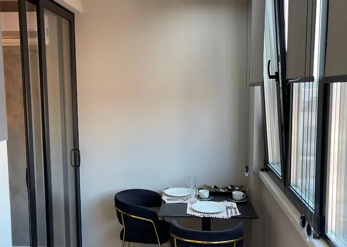 Modern Skyline Studios- Elegant In New Bazaar *